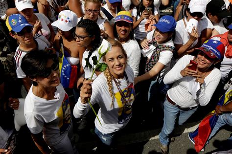 venezuela women march